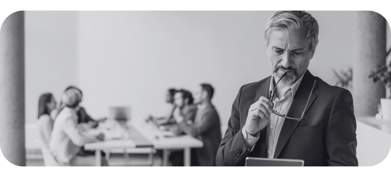 Manager qui doit gérer une crise de réputation